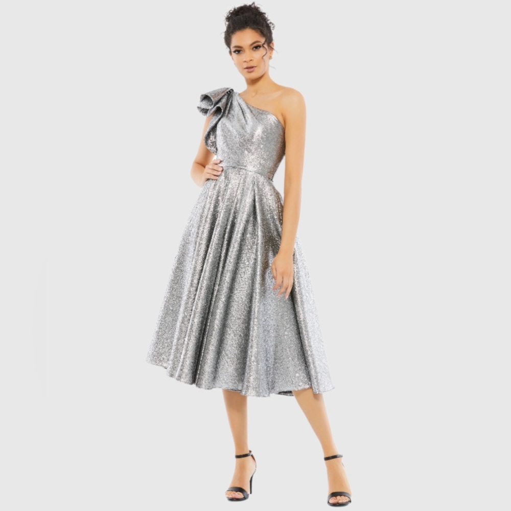 Mac Duggal NWT size 2